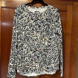Lilly Pulitzer Luxletic Crewneck Pullover. Size Large.